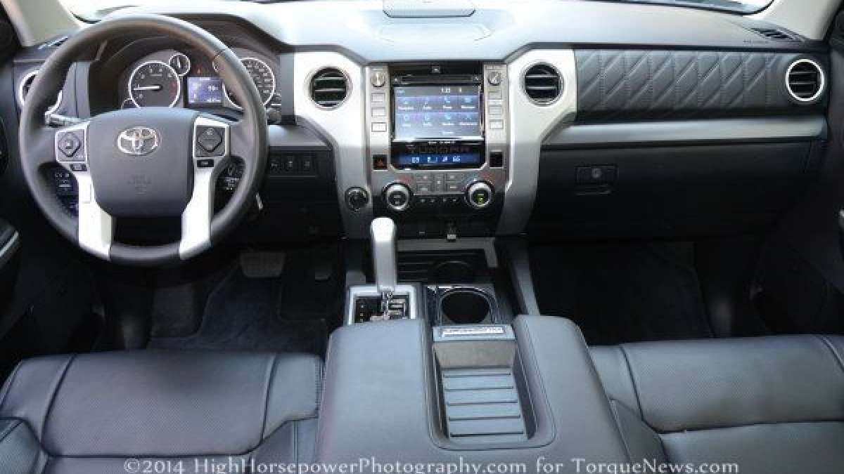 tundra dash