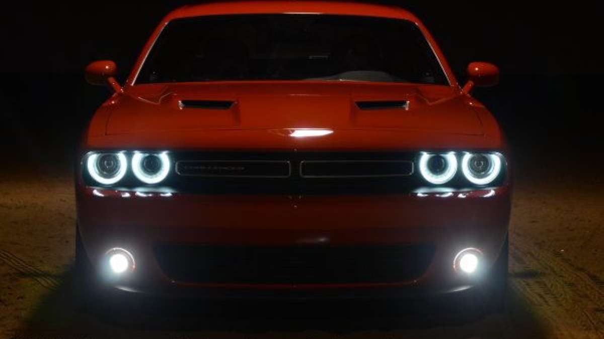 Challenger sxt lit front