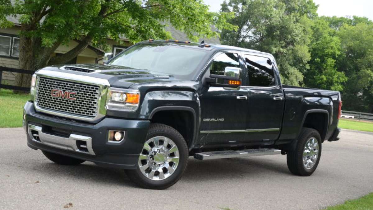 sierra 2500 denali side view