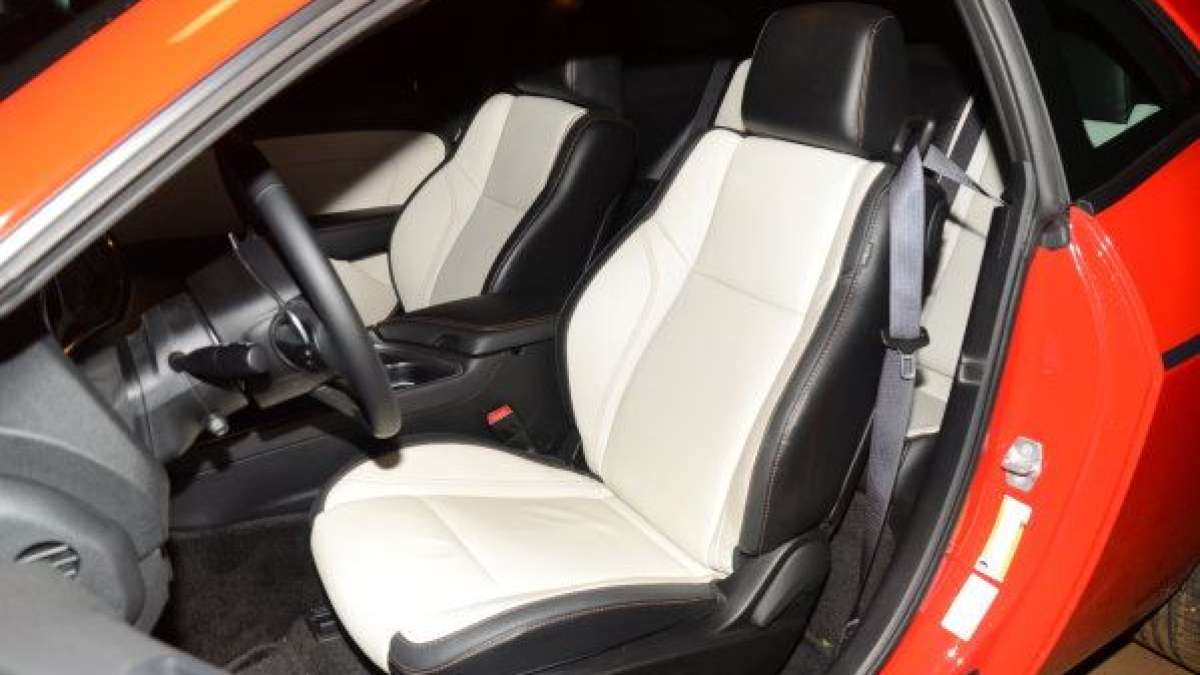 challenger sxt seats
