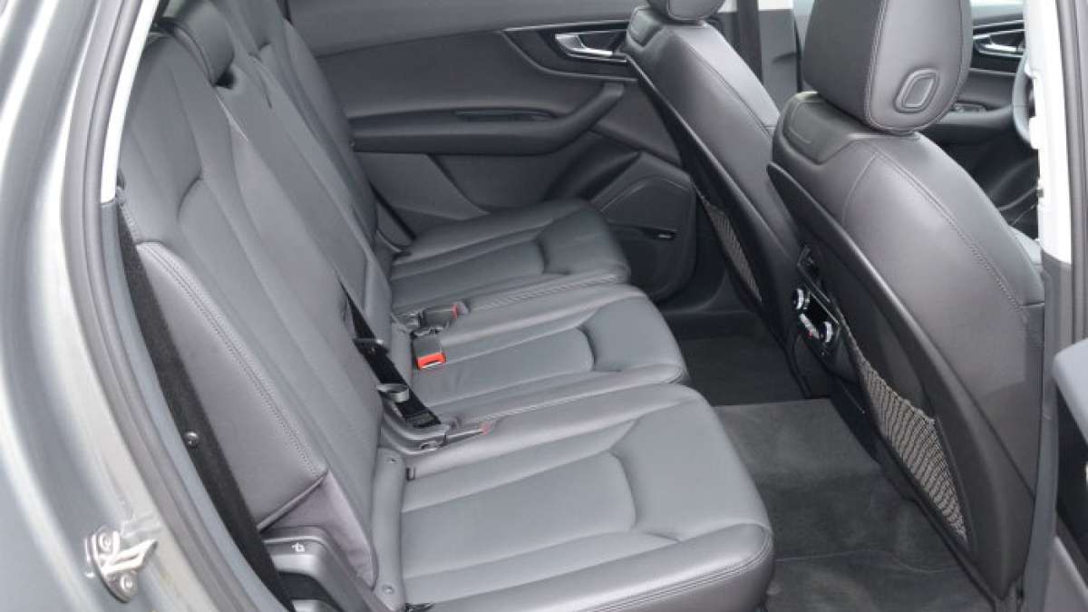 17 q7 mid seat