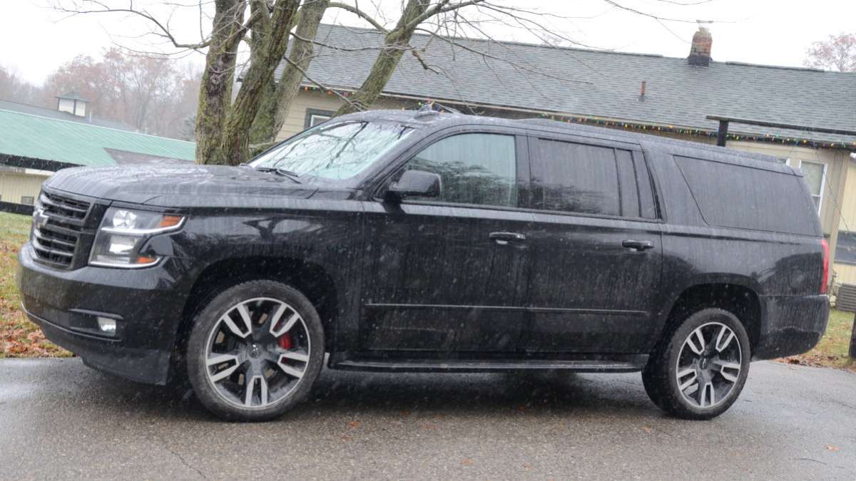 2019 Suburban RST PE Side