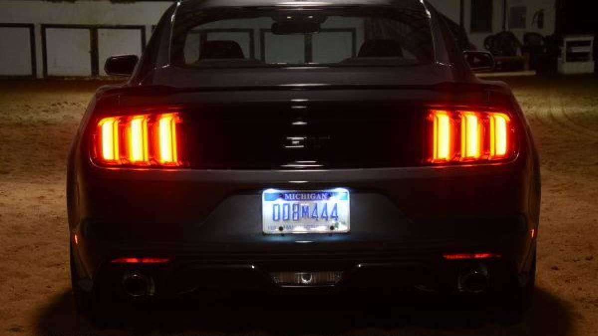 2015 mustang rear lights on