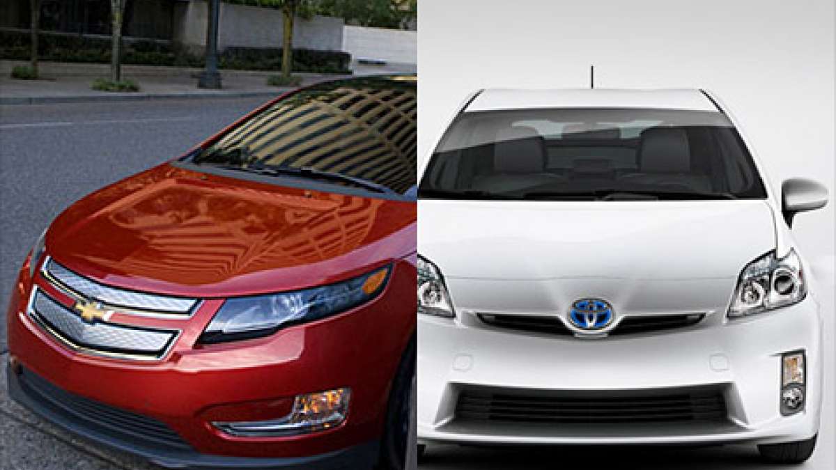 Comparing Chevy Volt vs Toyota Prius Plug In