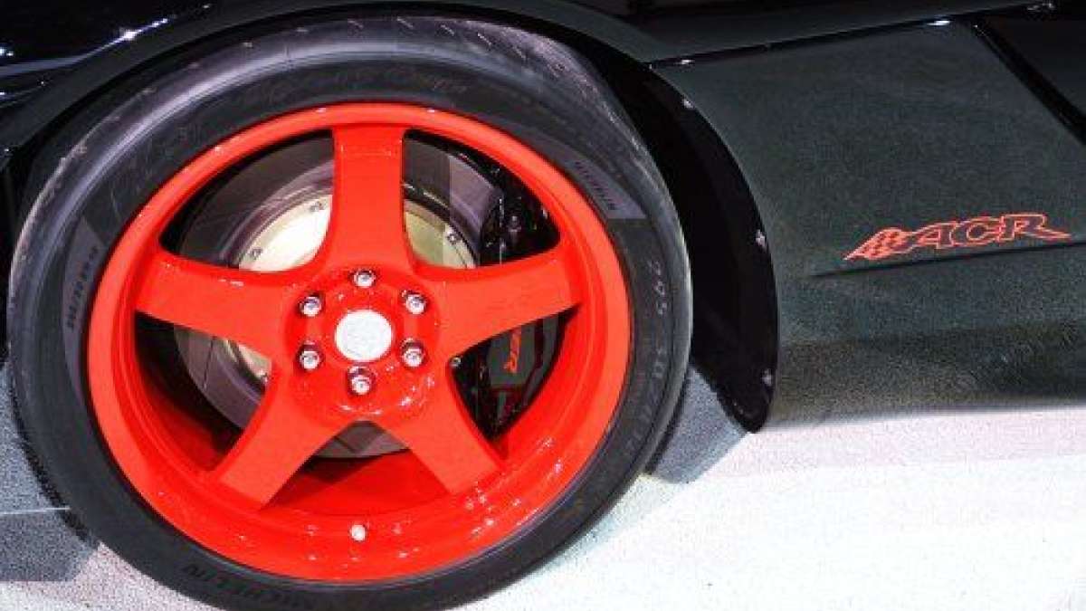 The wheel and logo of the 2010 Dodge Viper ACR
