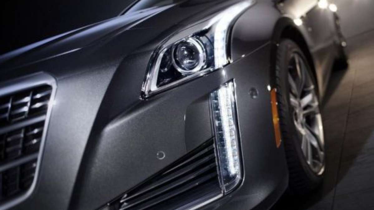 The headlight of the 2014 Cadillac CTS
