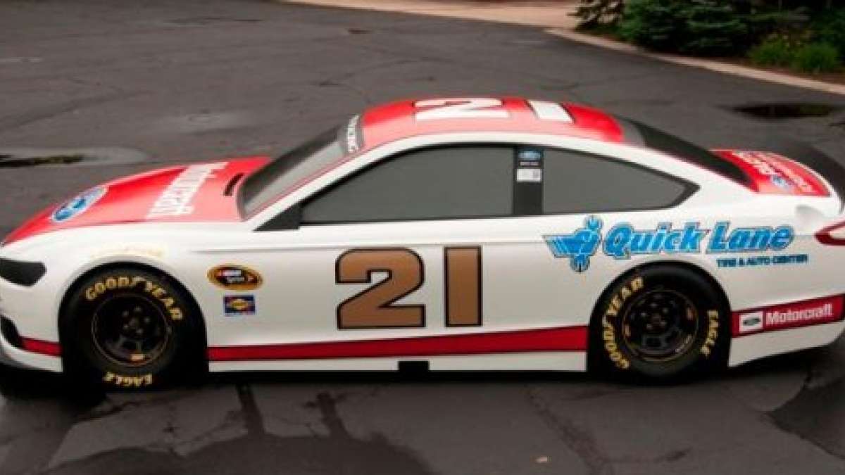 The #21 2013 Ford Fusion NASCAR stock car