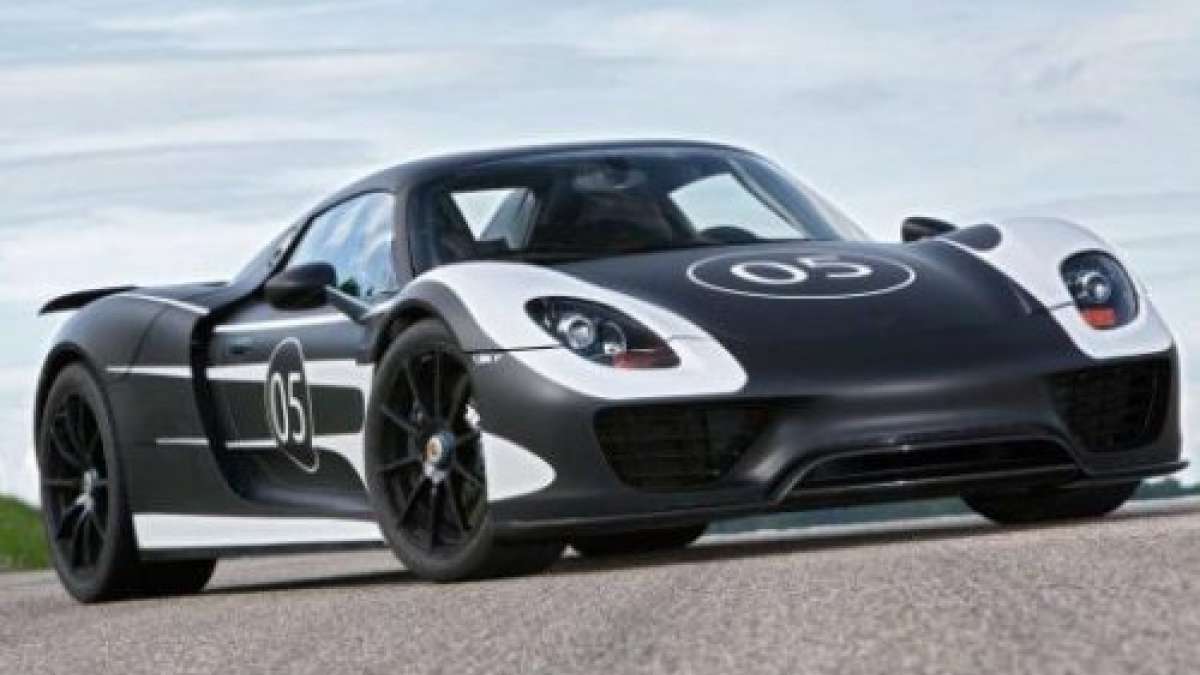 The new Porsche 918 hybrid supercar