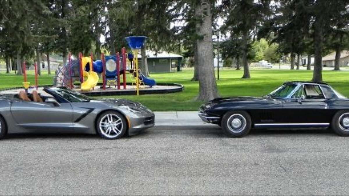 2015 Corvette Stingray meets 1967 Corvette Stingray