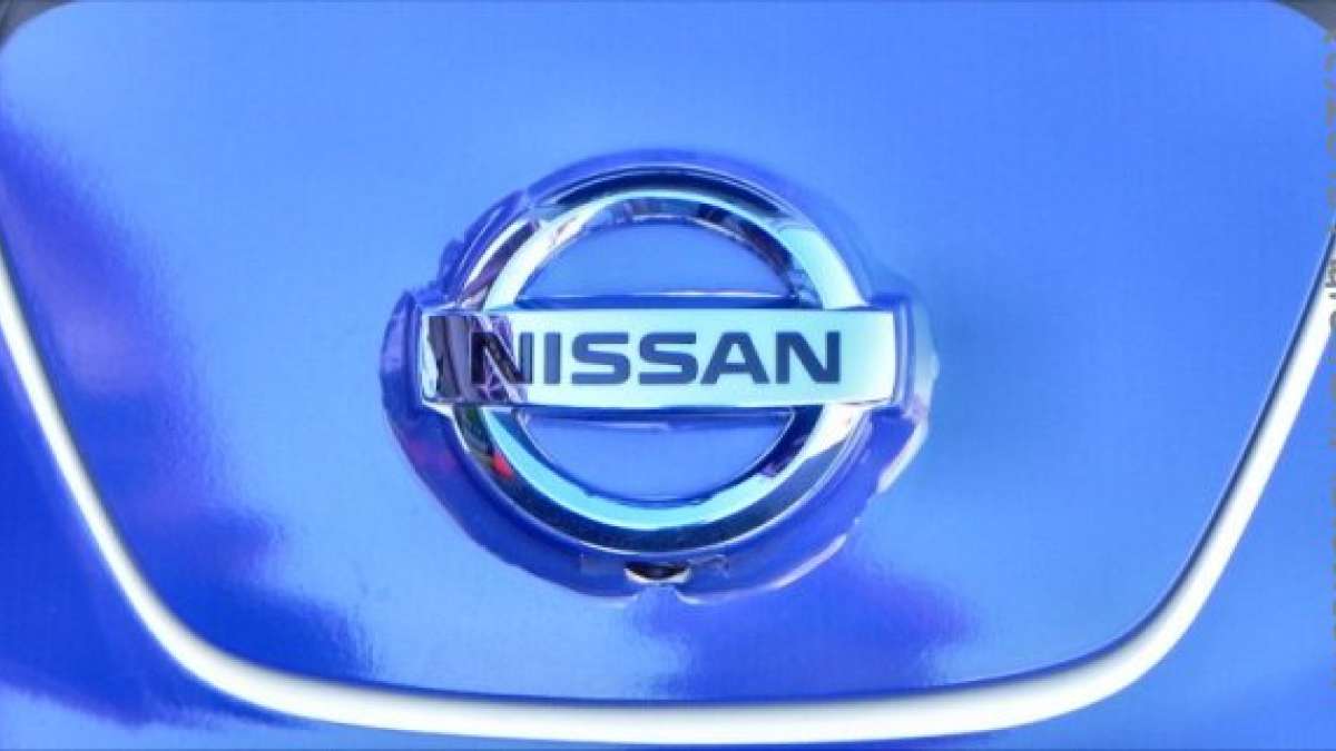 Nissan LEAF nameplate blue