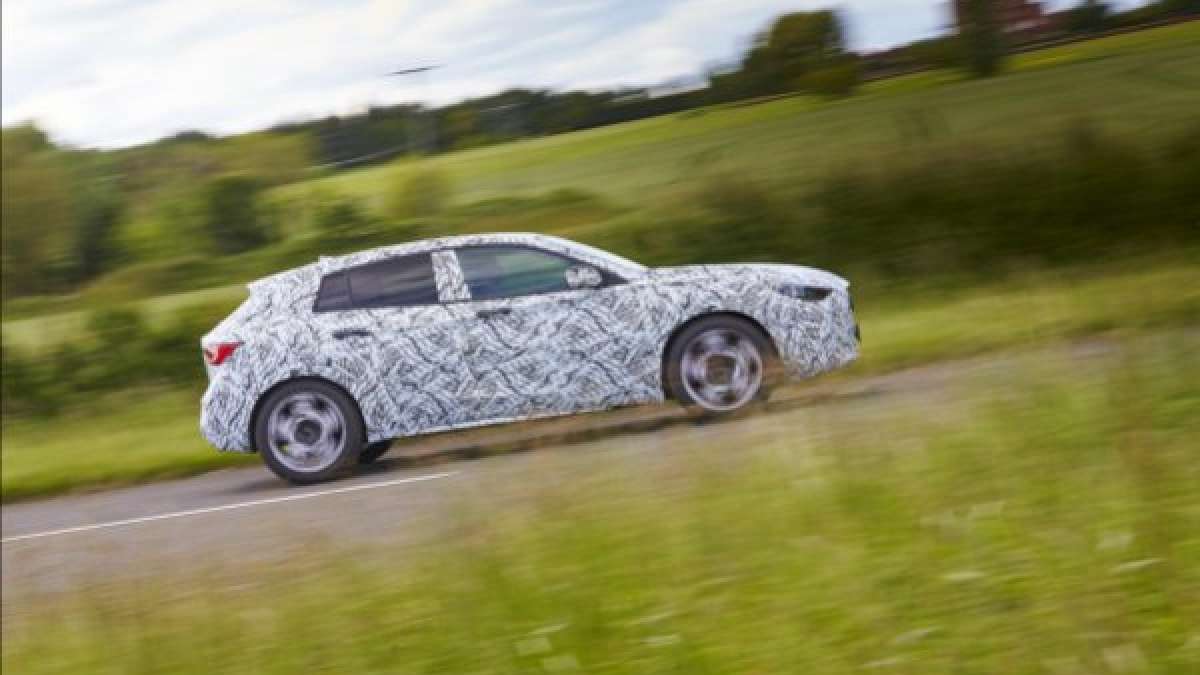 2016 Infiniti Q60 teaser