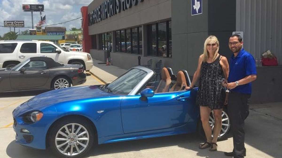 The reviews are in on the 2017 Fiat 124 Spider.  Here is what the critics say.