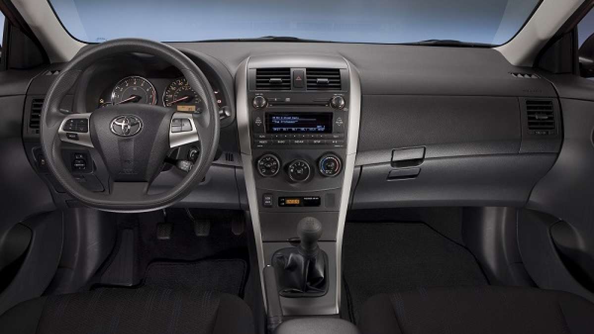 2104 Toyota Corolla stops carjackers