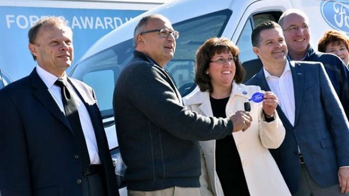 Ford pairs teen driver instruction with feeding the hungry