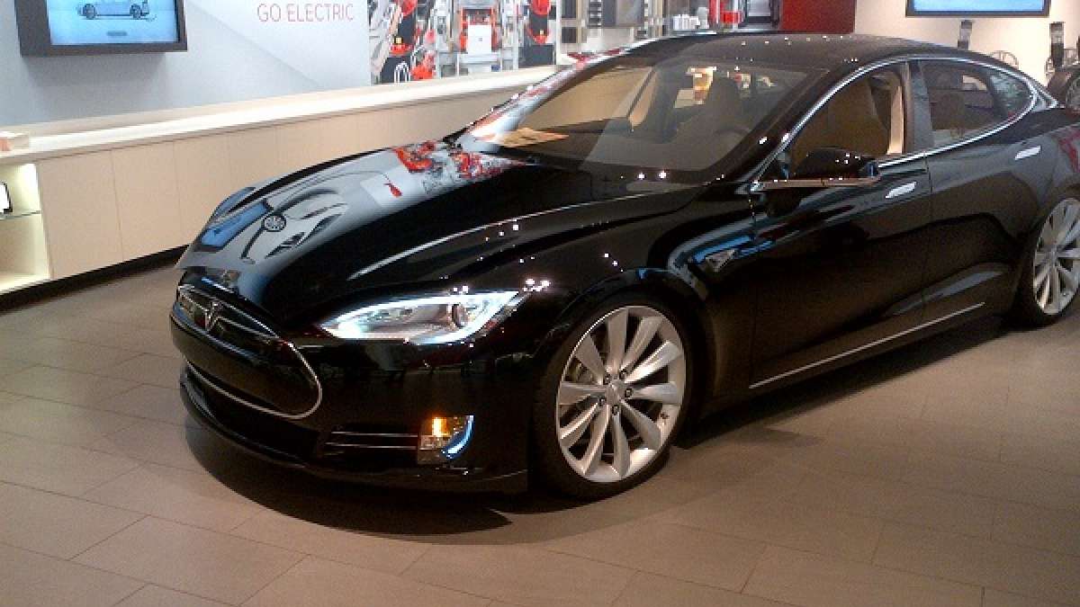 Tesla Adopts a Typical Auto Dealership Gimmick