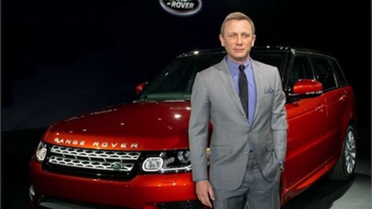 Daniel Craig with 2014 Range Rover Sport 