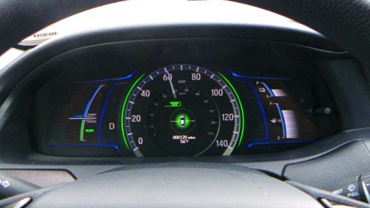 2015_Honda_Accord_Hybrid-Dash