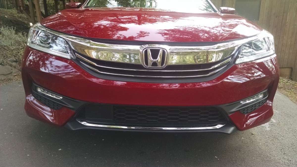 Smilling_Honda_Accord_Sport