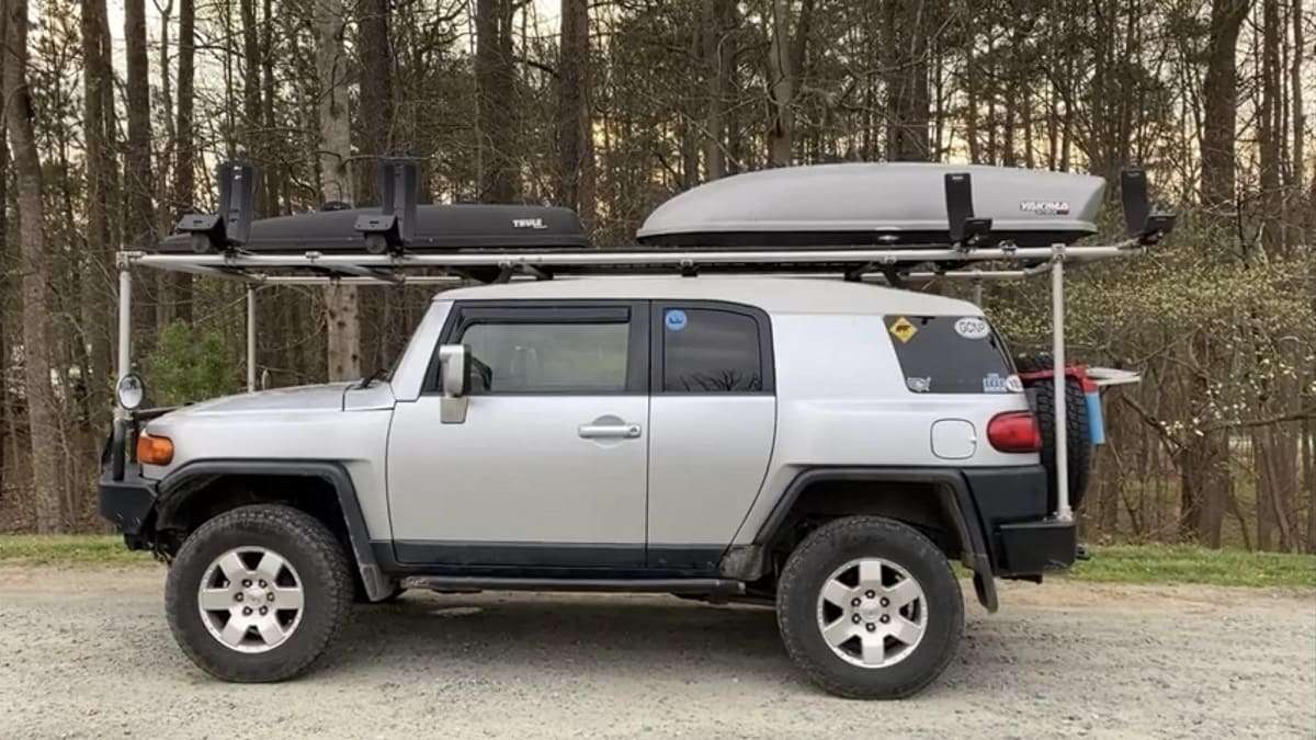 2007 Toyota FJ Cruiser silver color profile view