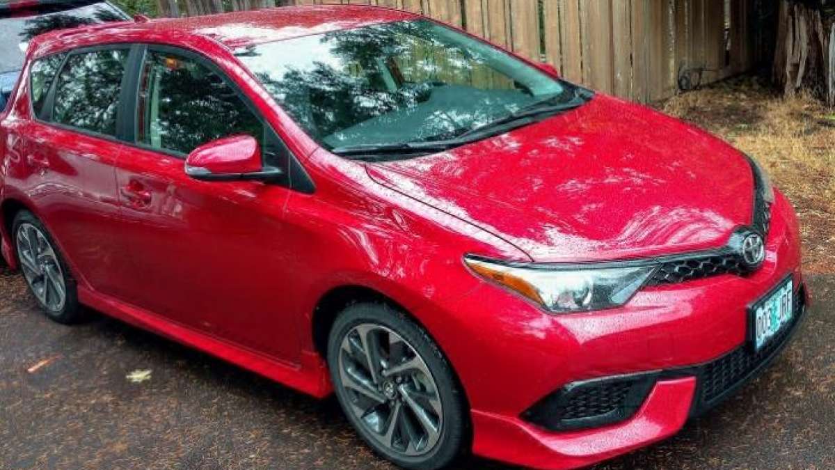 2017_Toyota_Corolla_iM
