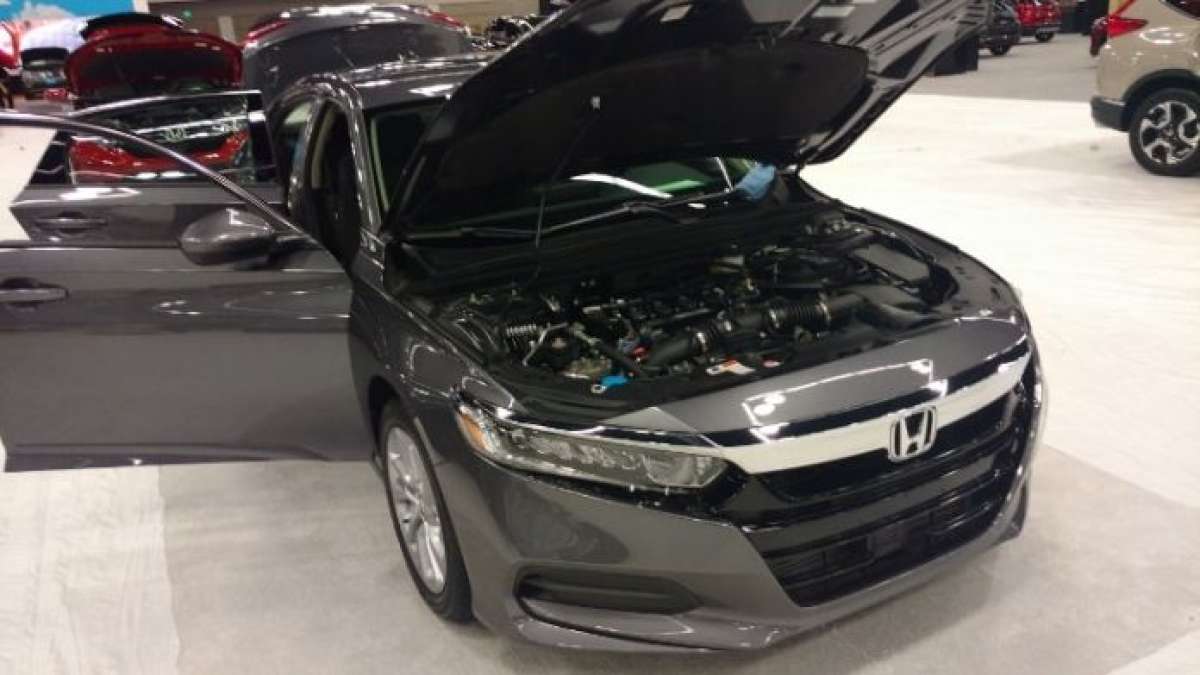 2018_Honda_Accord_Touring_Portland_Auto_Show