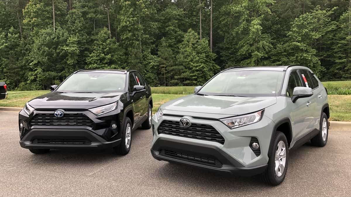 2019 Toyota RAV4 Hybrid vs Gasoline MPG and Advantages