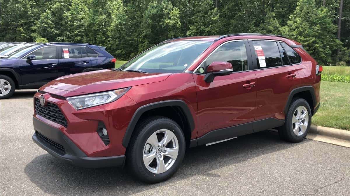2019 Toyota RAV4 XLE in Ruby Flare Pearl