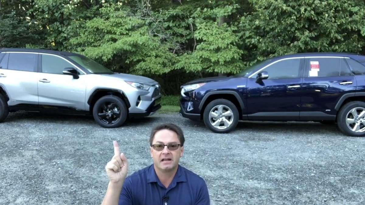 2019 Toyota RAV4 XSE Hybrid Silver Skyp Metallic vs Limited Lybrid Blueprint Color