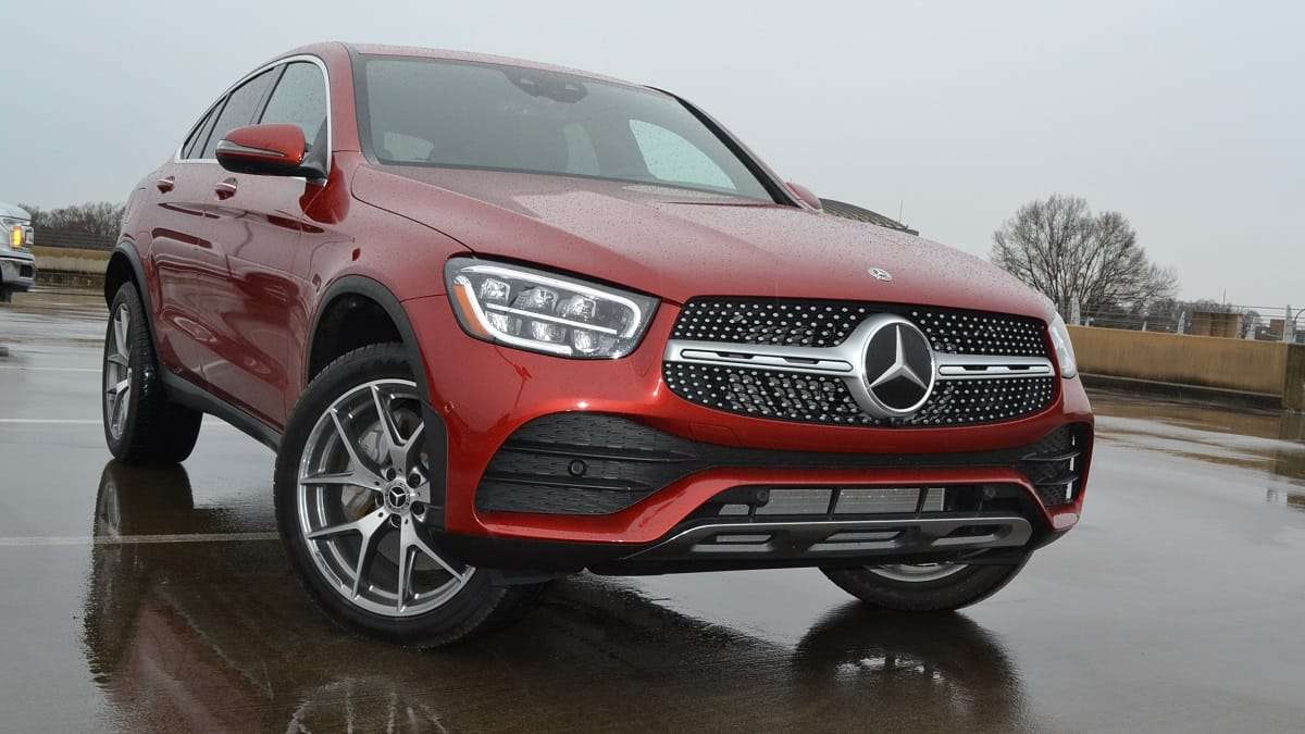2020 Mercedes-Benz GLC 300 4MATIC Coupe designo cardinal red metallic front view