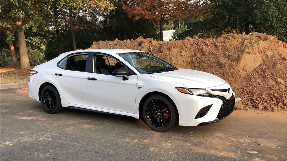 2020 Toyota Camry SE Nightshade Super White profile view