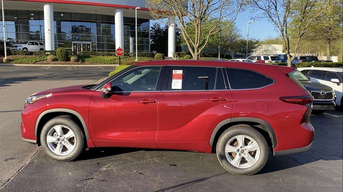 2020 Toyota Highlander Ruby Flare Pearl profile view