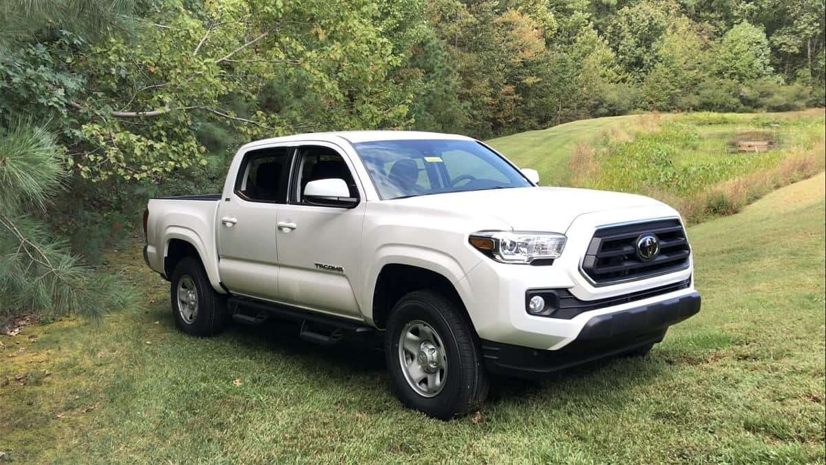 2020 Toyota Tacoma SR5 Super White Profile and Front End