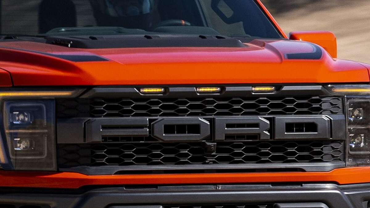 Ford Puts V-8 Power Under The Hood of the Raptor R
