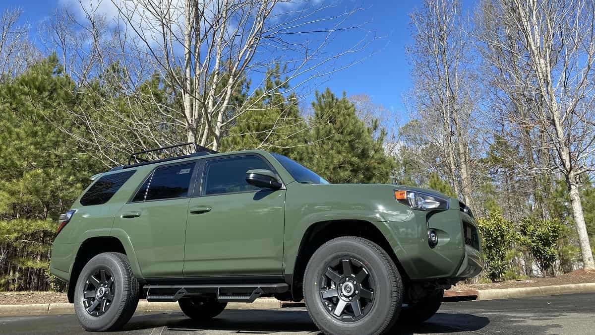 2021 Toyota 4Runner Trail Edition Army Green profile view front end
