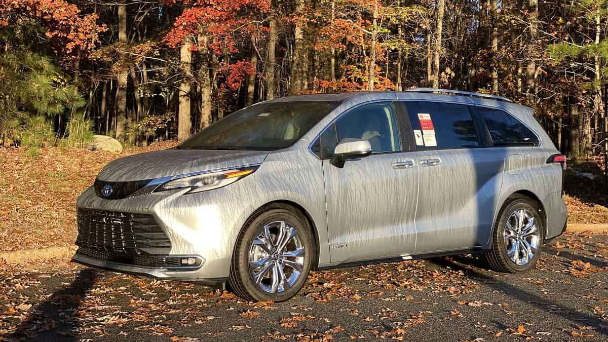2021 Toyota Sienna Platinum Celestial Silver Metallic profile view front end