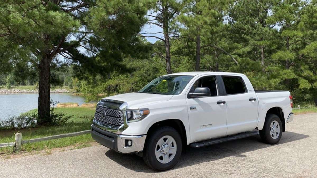 2021 Toyota Tundra CrewMax Super White profile view front end