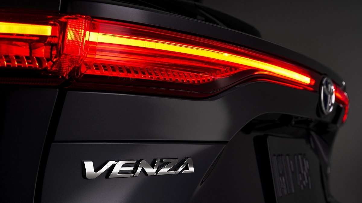 2021 Toyota Venza Limited Rear End LED taillights