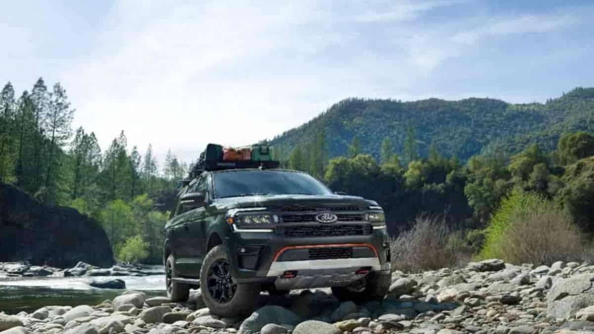 2922 Ford Timberline Series Expedition Head-On