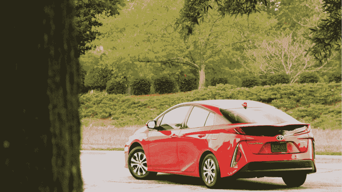 Cutting-Edge Efficiency and Elegance Unveiled: Discover the 2022 Toyota Prius Prime, the Epitome of Green Performance