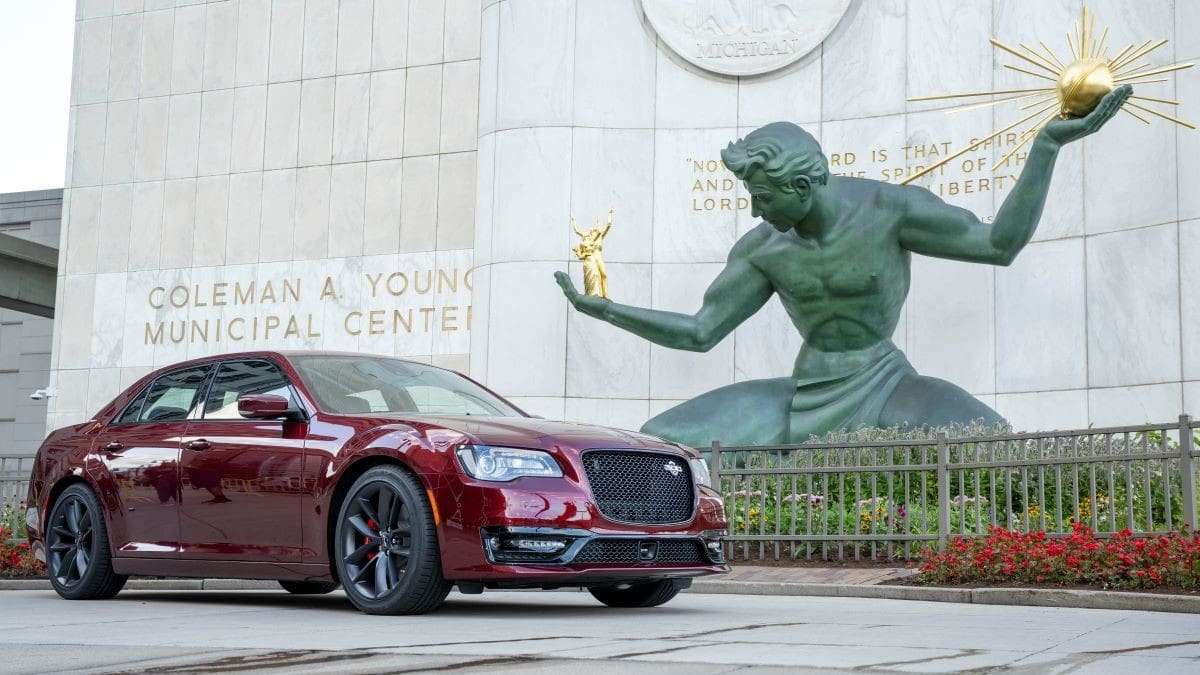 2023 Chrysler 300 C Kicks Off the Detroit Auto Show