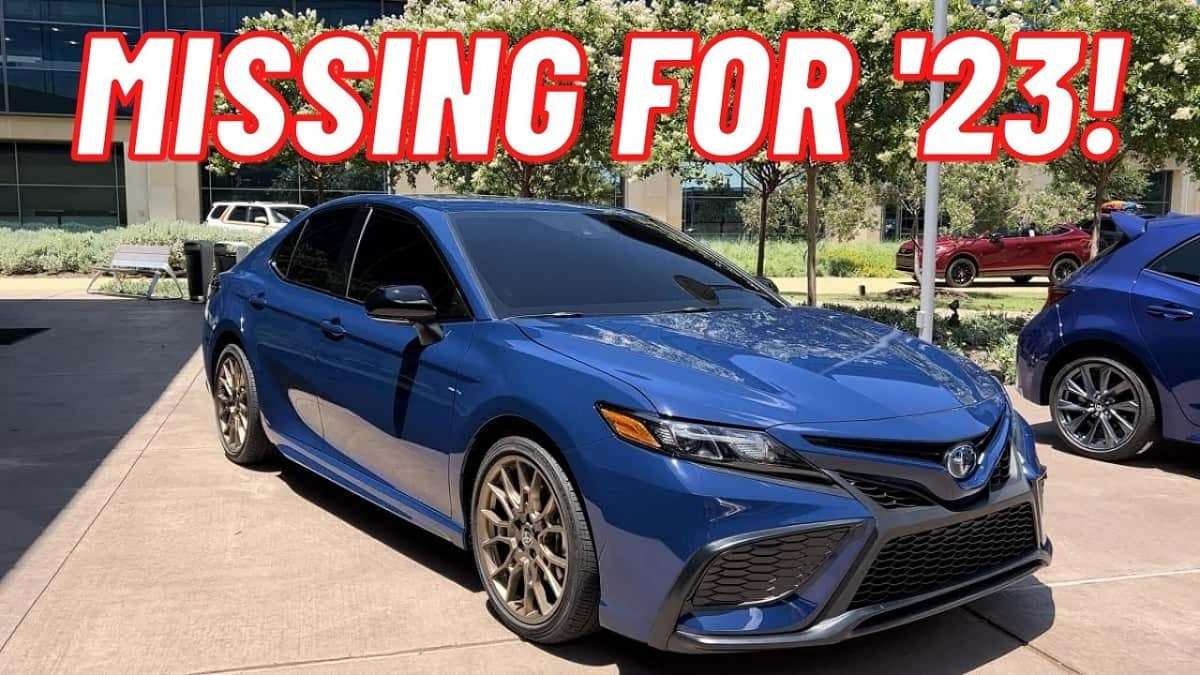 2023 Toyota Camry Hybrid SE Nightshade Reservoir Blue front end