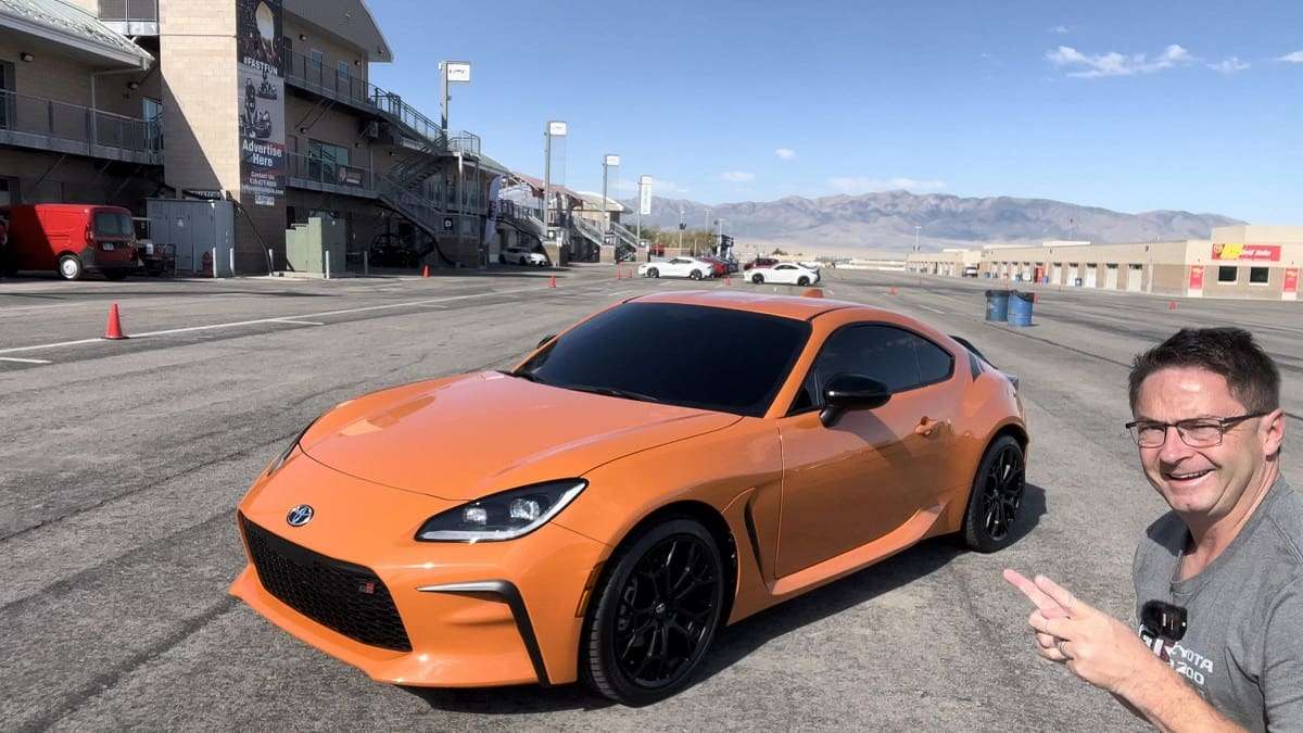 2023 Toyota GR86 10th Anniversary Edition Solar Shift profile view and front end