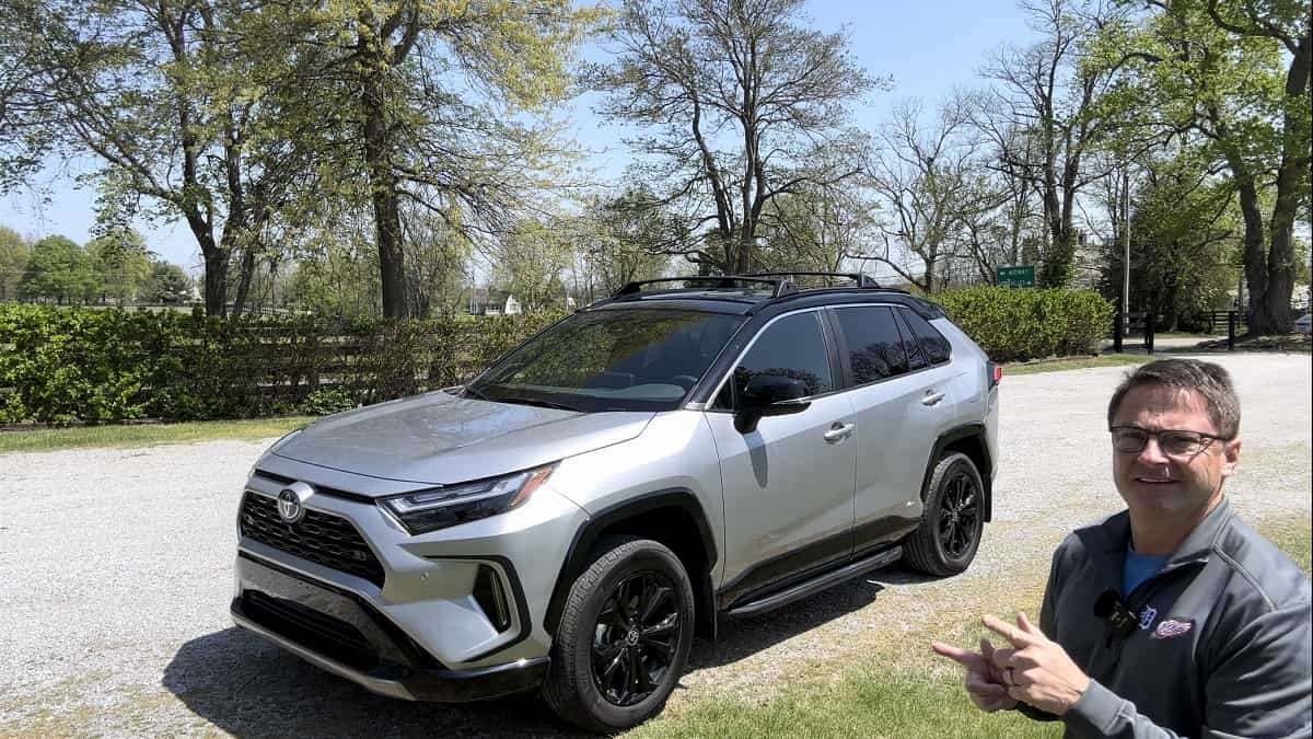 2023 Toyota RAV4 Hybrid XSE Silver Sky Metallic front end profile