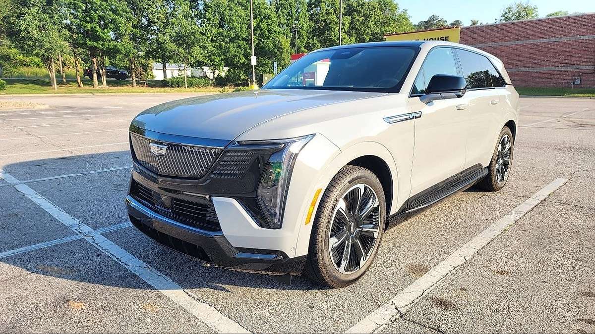 2026 Cadillac Escalade IQ Premium Sport Luna Metallic color