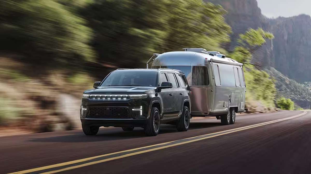 A 2022 Grand Wagoneer Driver Bought a Roughly 33-Foot Camper at the Last Minute and Towed It Home at 55 MPH Without a Weight-Distribution Hitch