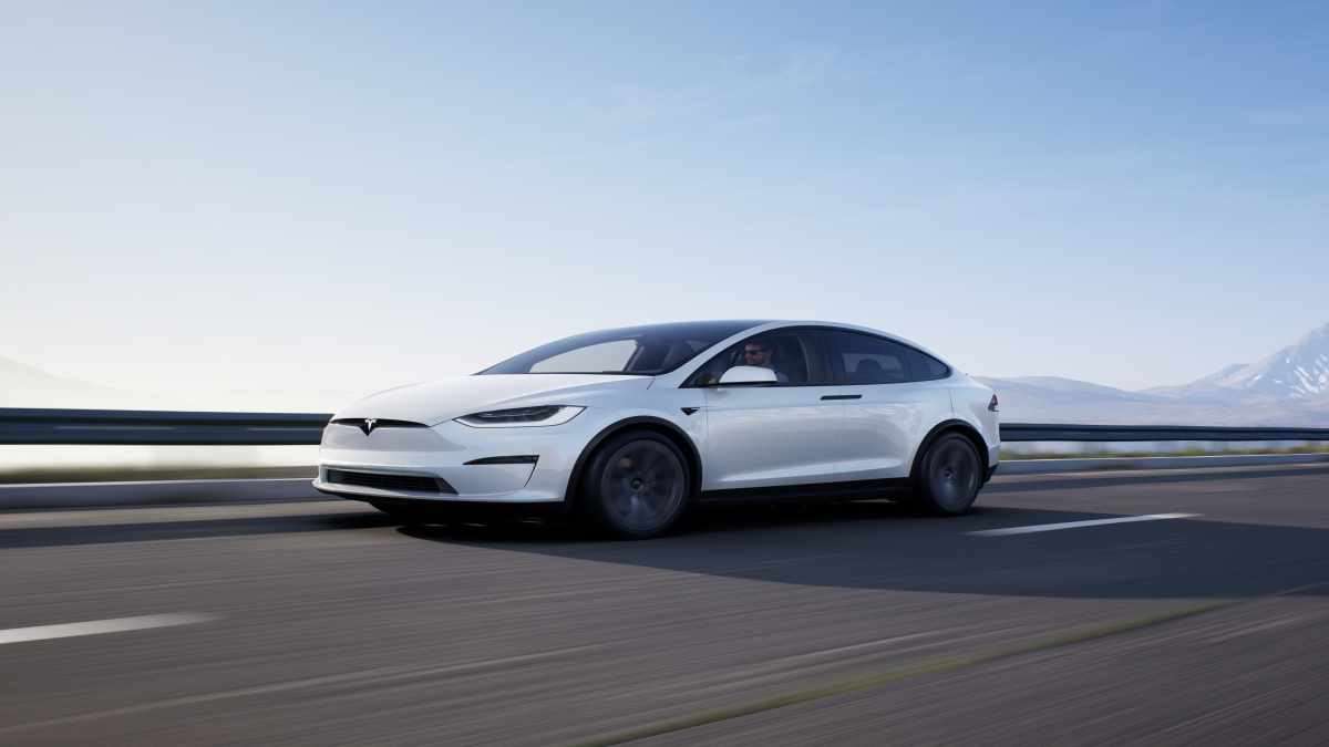 Bill Gates Has a Massive Short on Tesla: Elon Musk Advises Not To