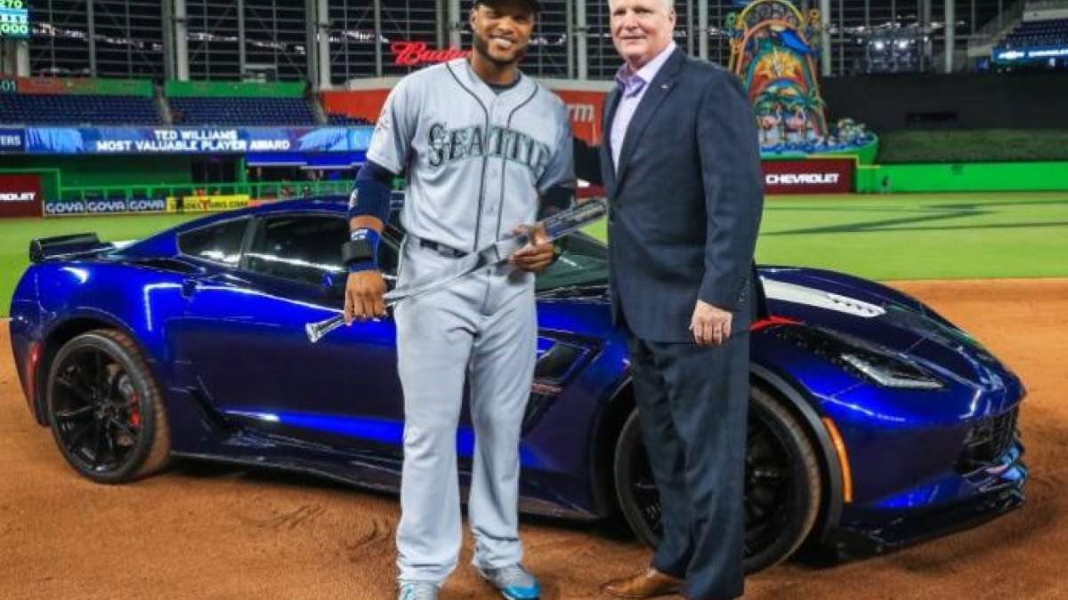 Cano and Sweeney with the Corvette Grand Sport