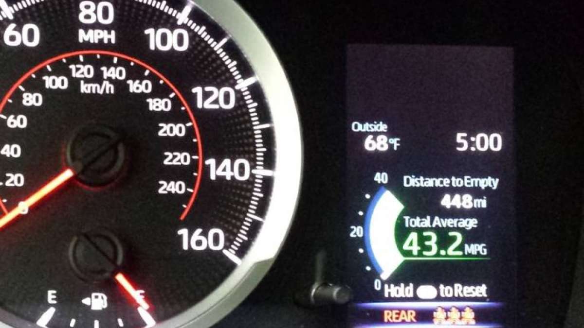 2019 Toyota Corolla Hatchback SE - 43 MPG.
