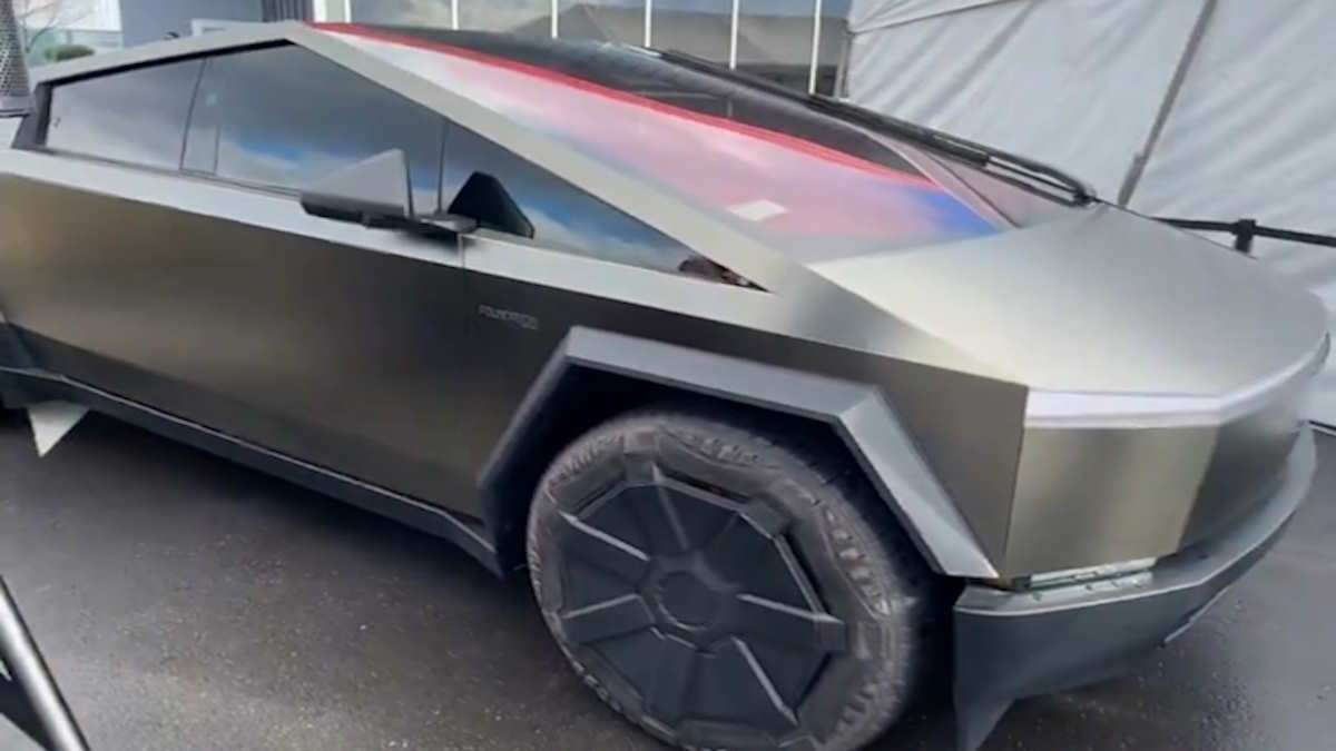 Tesla Cybertruck Wrap Wars Continue - This Time With Stunning Chrome Black Matte