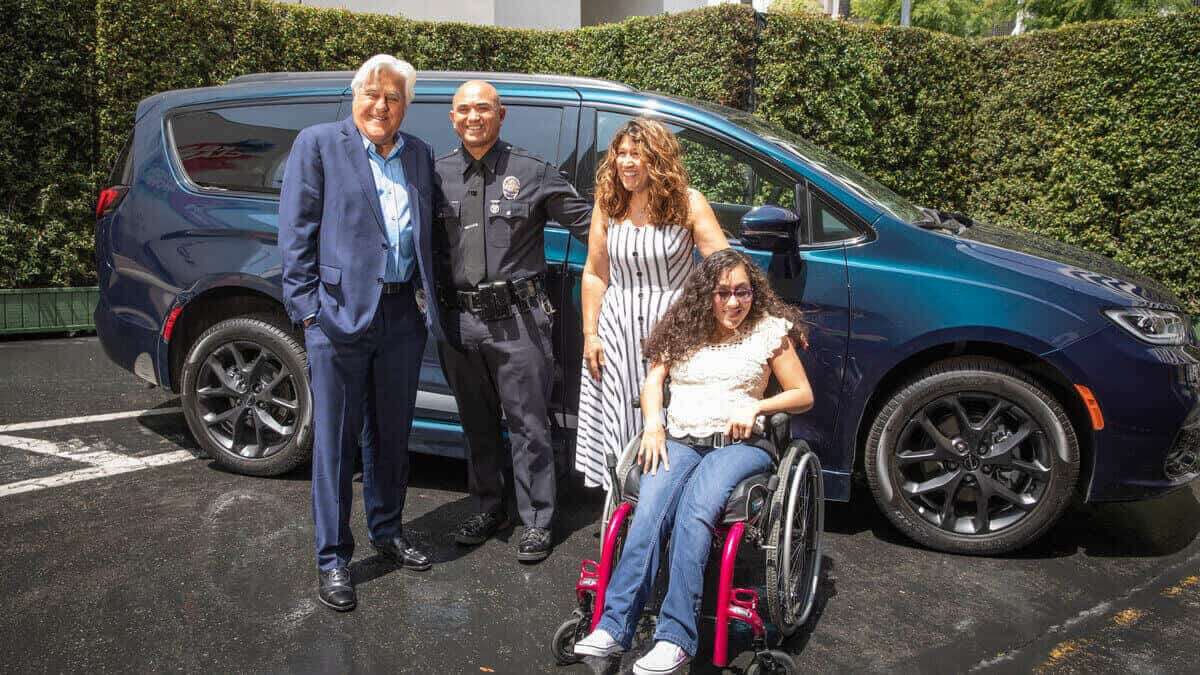 Jay Leno, Chrysler and Kelly Clarkson Show Team Up to Help Family